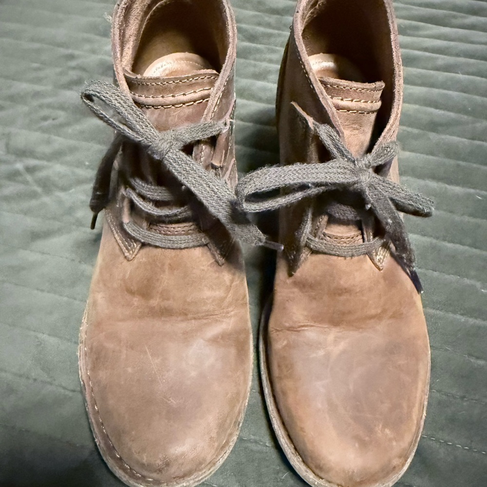 Clark’s Women’s Brown Leather Lace-Up Heeled Boots